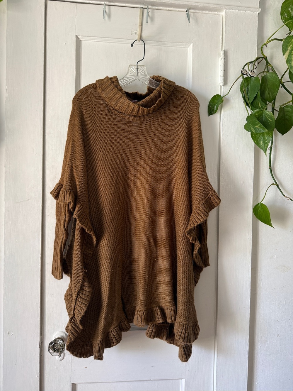 Alya size s/M Brown Ruffle-Trim Knit Sweater Poncho